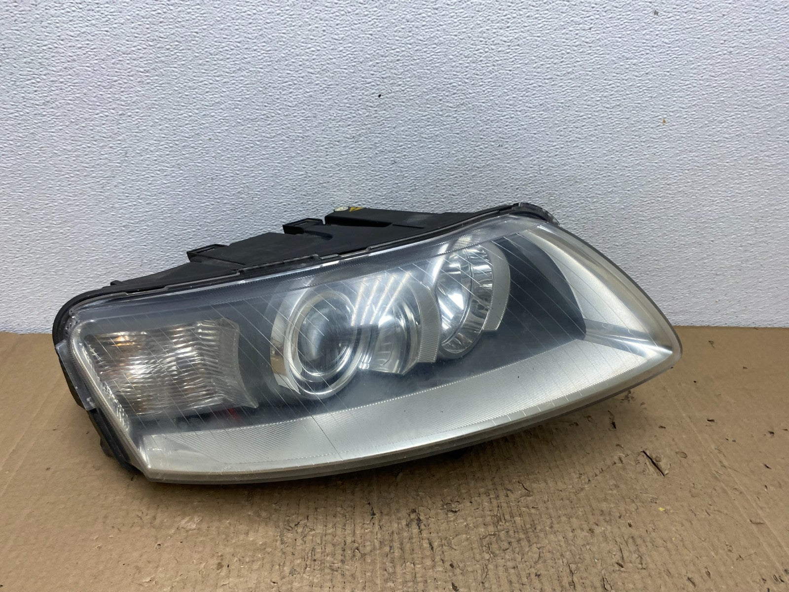2005 to 2008 Audi A6 Right Passenger Side Headlight Xenon HID OEM AC5517 DW0