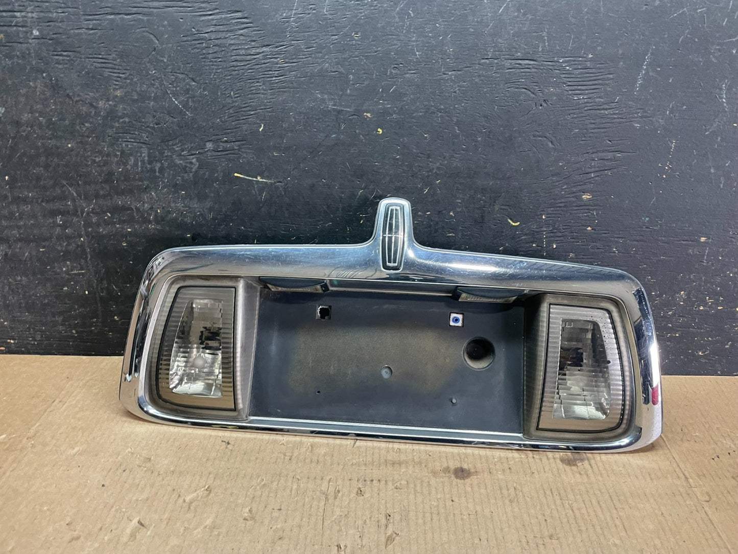 2000- 2002 Lincoln LS Rear Finish Panel Trunk Panel Chrome OEM Y9621  DG0