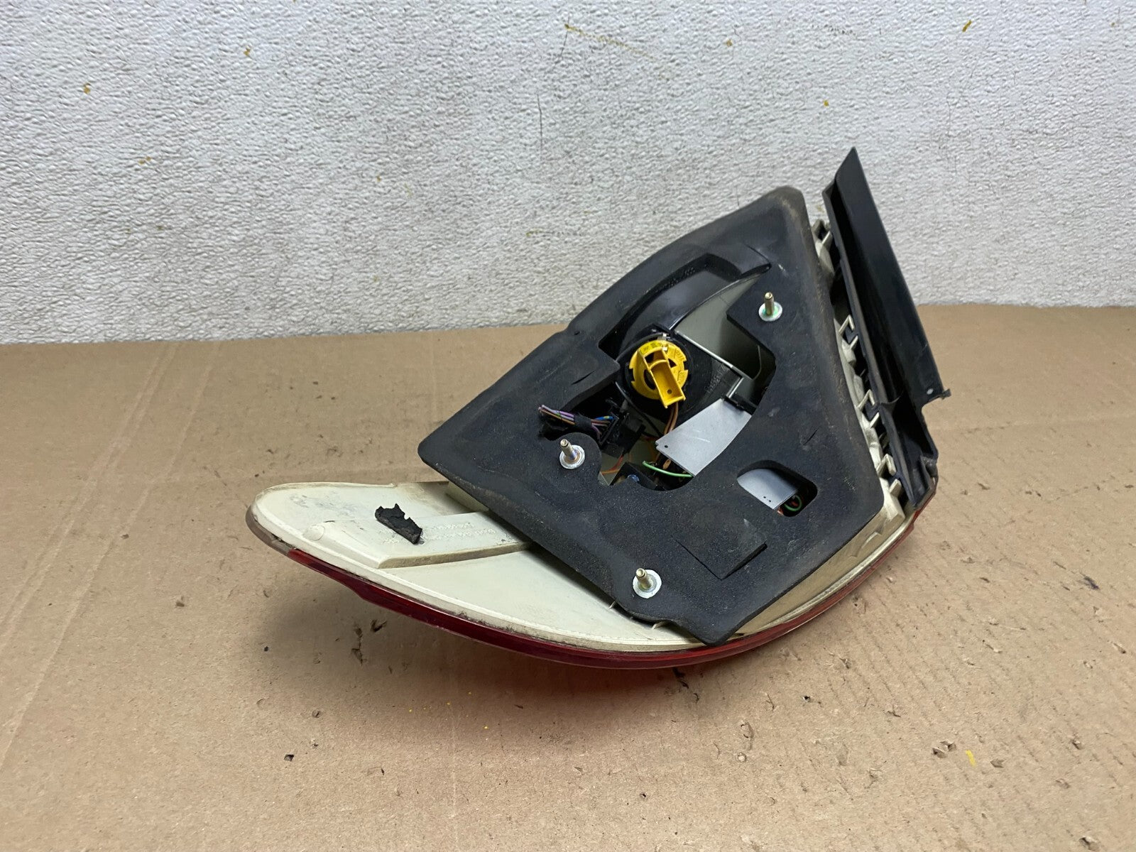 2002 to 2005 BMW 7-Series 745i 760i Left Driver LH Side Tail Light Oem J9683 DW4