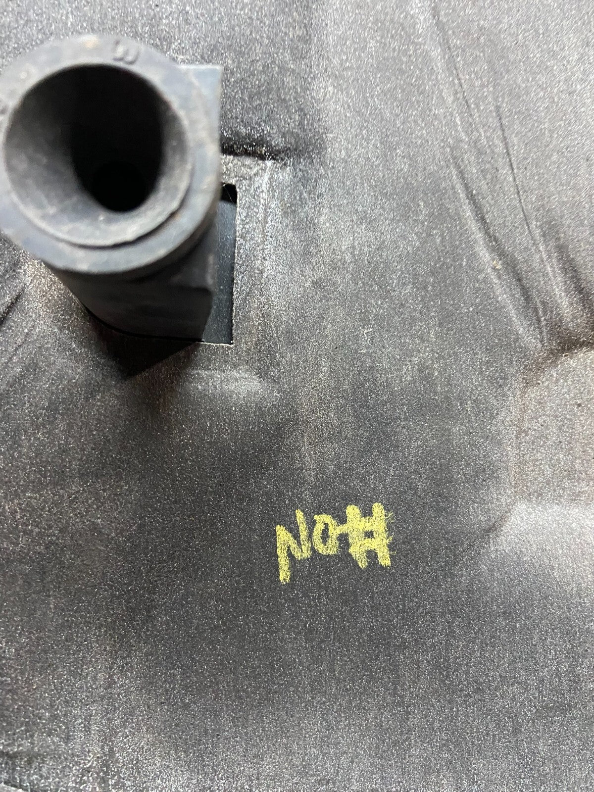 2004 to 2006 Chevrolet Equinox Engine Cover 3.4L i7190 PS8