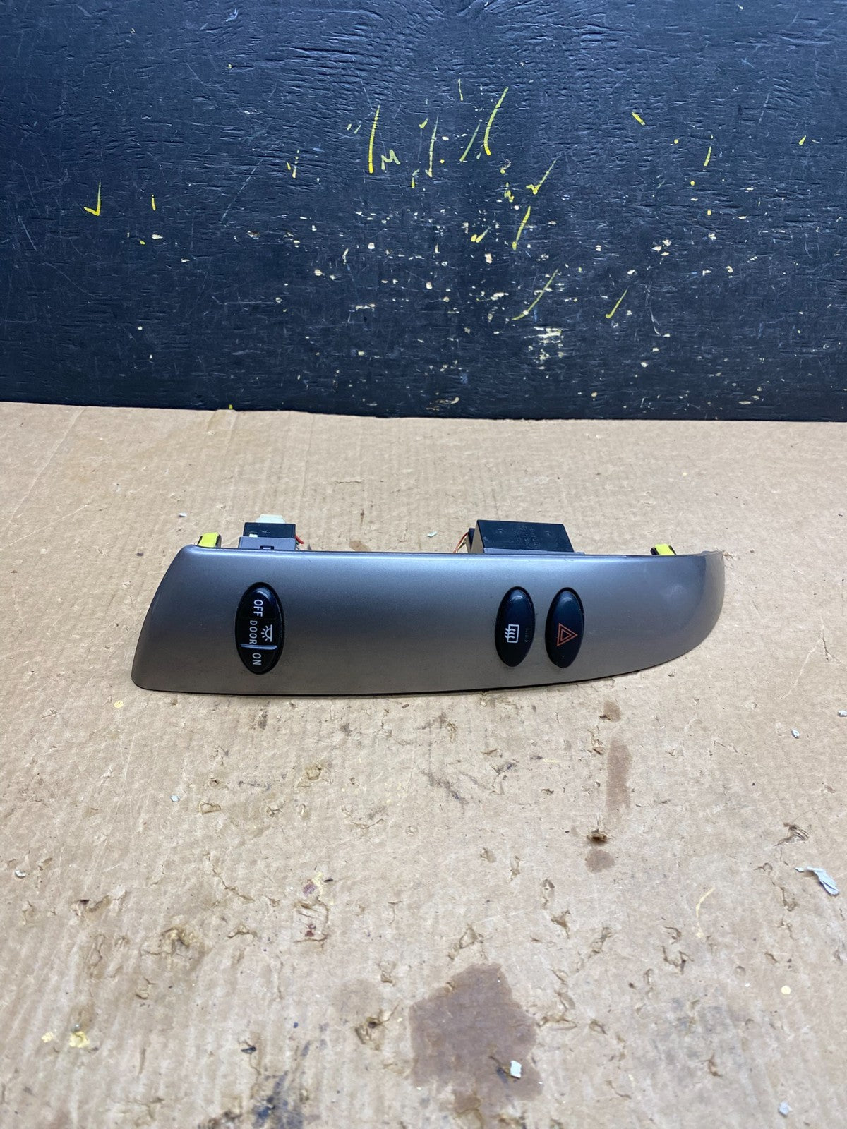 2004 to 2010 Toyota Sienna Left Side Climate Switches Bezel Trim OEM z4442 DG0