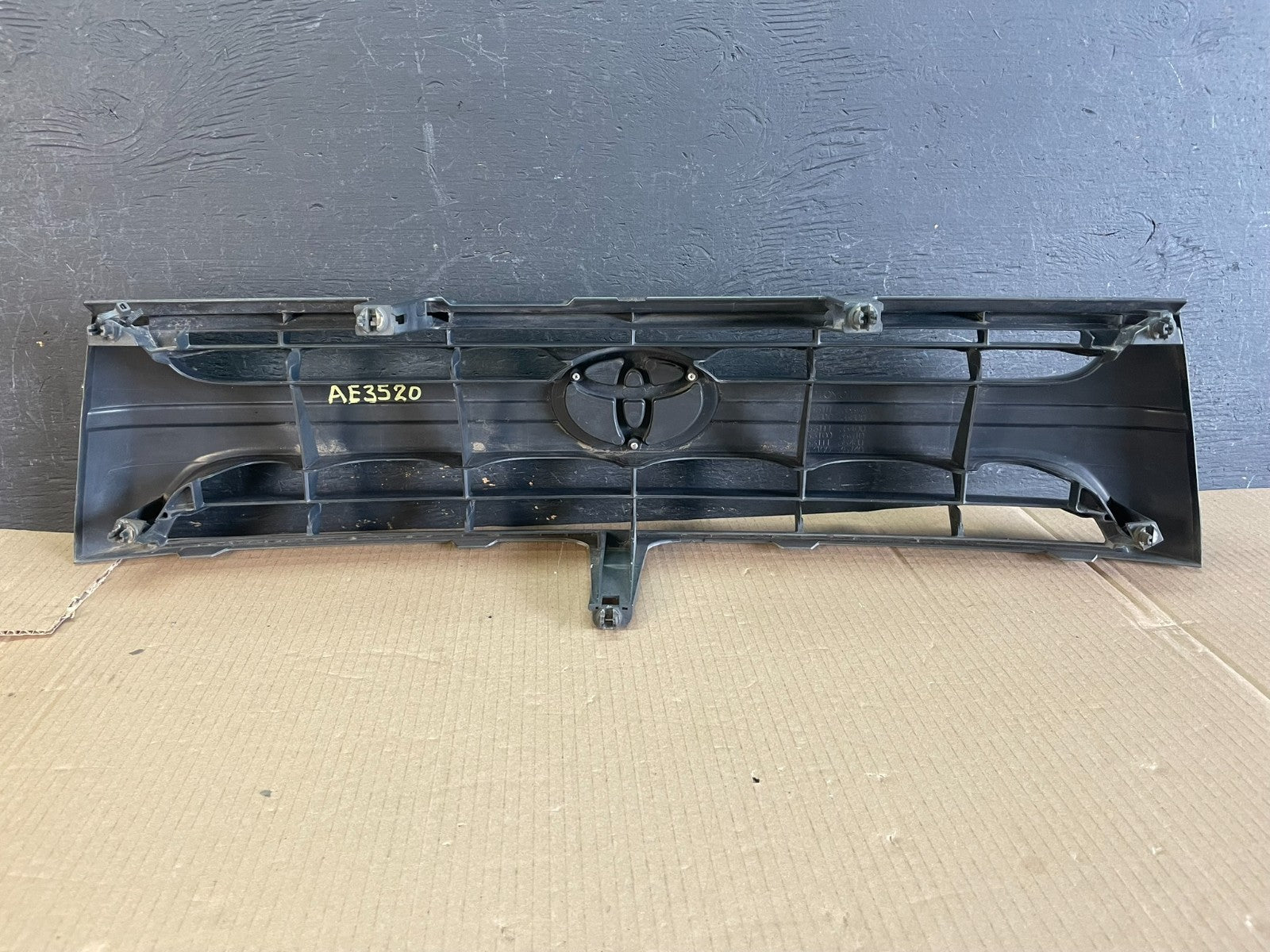 2001 to 2002 Toyota 4Runner Front Upper Grill Grille AE3520 DG3