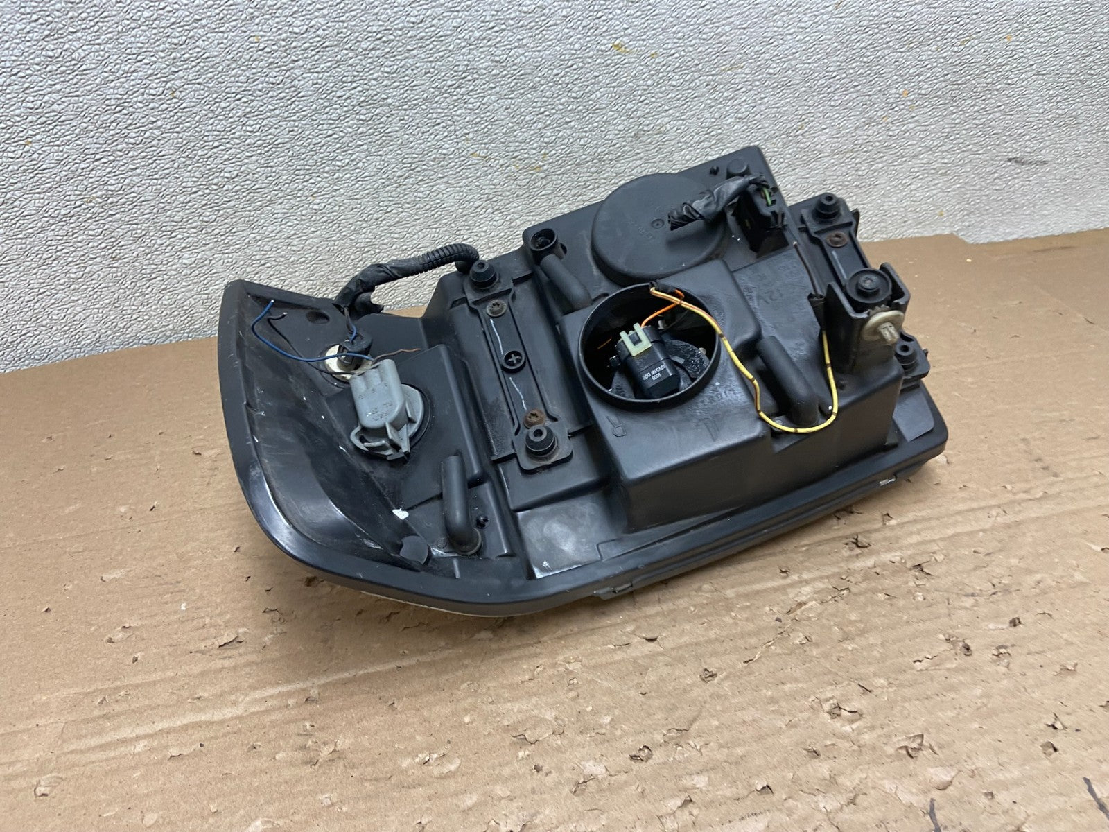 2002 to 2009 Gmc Envoy Right Passenger RH Side Headlight Halogen AB1597 DW6