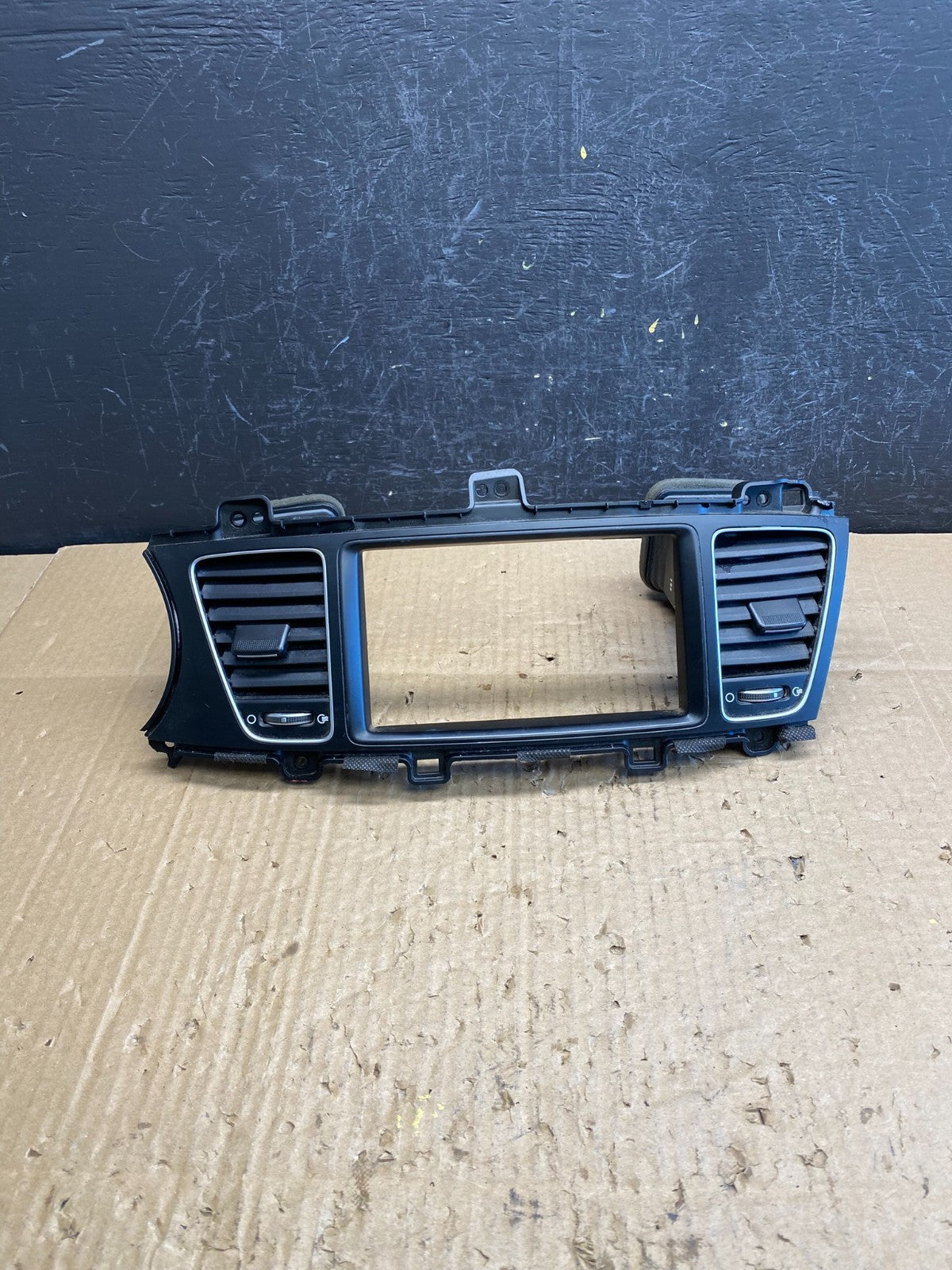 2014 2015 2016 Kia Cadenza Front Center Console Radio Bezel Air Vent AC9630 DG0