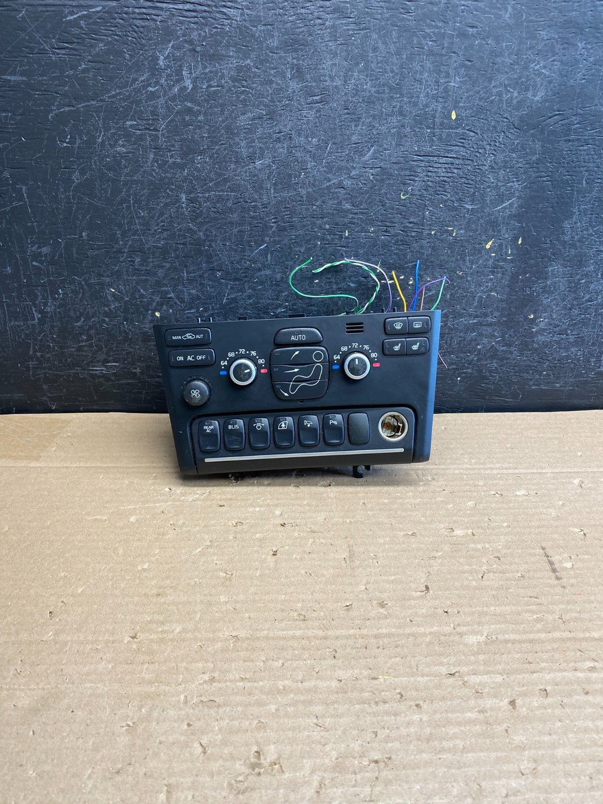 2003-2013 Volvo XC90 Center A/C Climate Control Radio Panel Bezel AG6382 DG0