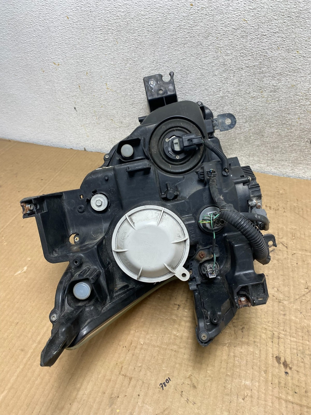 2009 - 2014 Nissan Maxima Headlight Left Driver Side Xenon HID AI8071 DW7