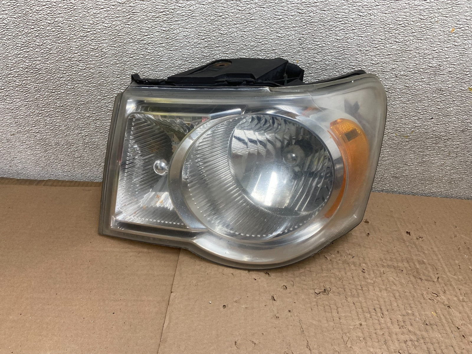 2007 2008 2009 Chrysler Aspen Left Driver LH Halogen Headlight AB2550 DW0