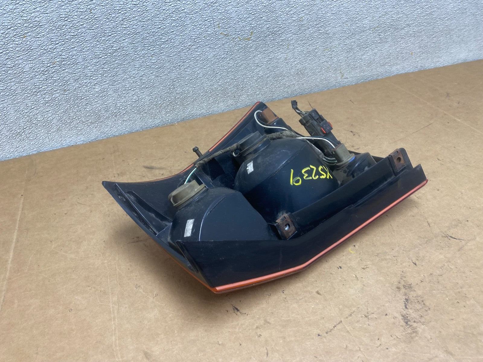2004 2005 2006 Chrysler Pacifica Left Driver LH Tail Light Oem X5239 DW7