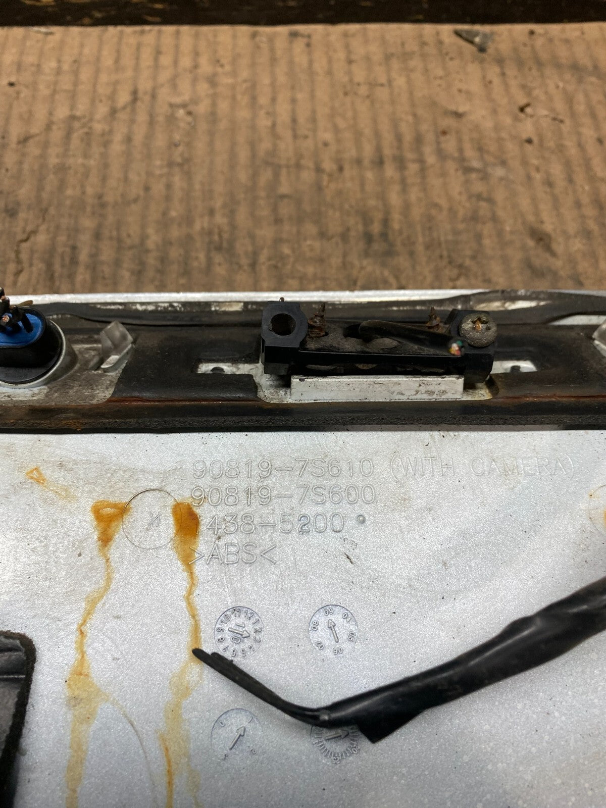 2004 to 2007 Infiniti QX56 License Plate Bracket With Camera N3051 OEM DG15