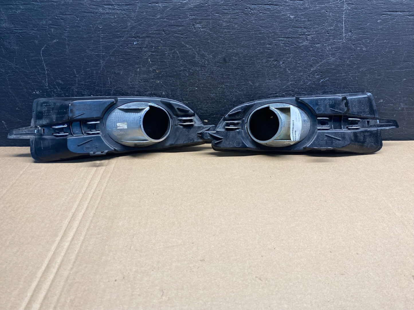 2010-2013 Buick LaCrosse Pair Right & Left Side Fog Light Lamp Trim Bezel AE62613