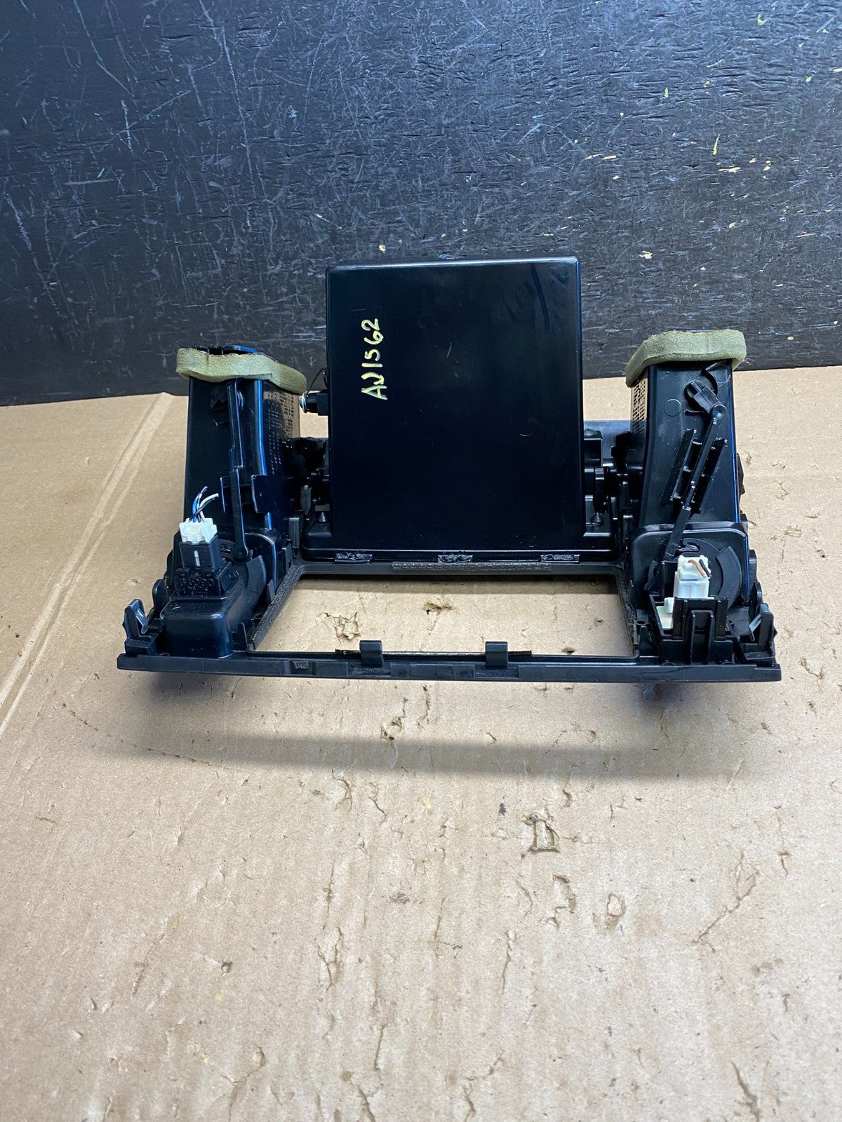 2007 to 2012 Nissan Versa Center Vent Dash Radio Trim Bezel AJ1562 DG3