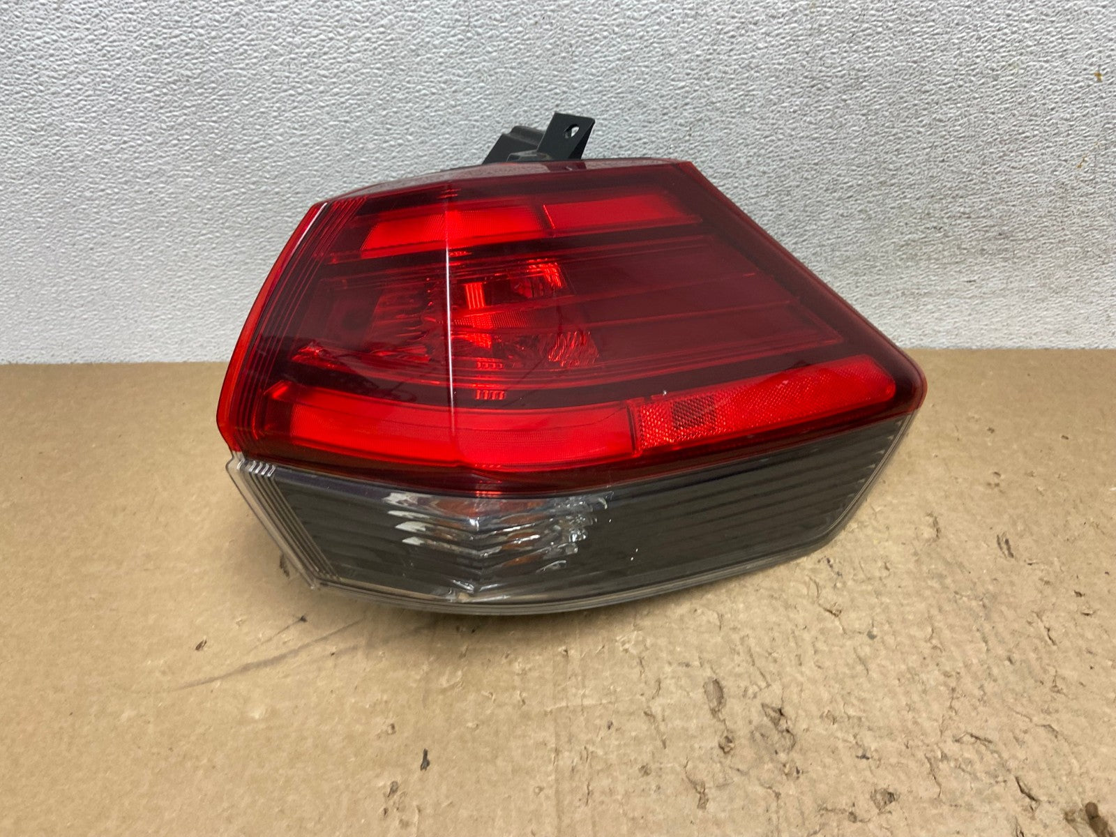2017 - 2020 Nissan Rogue Outer Right Passenger RH Side Tail Light AG1390 LK0