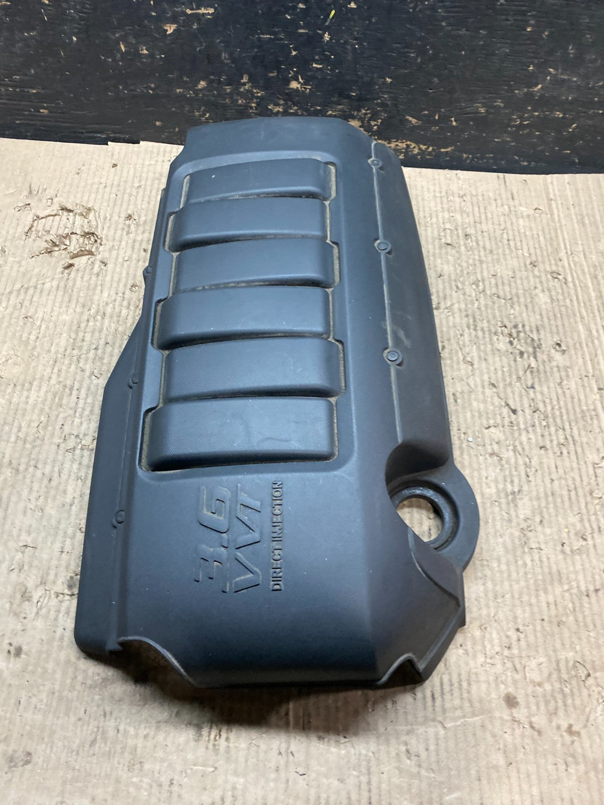2007 to 2008 GMC Acadia 3.6L VVT Engine Cover Shield OEM v4219 DG3