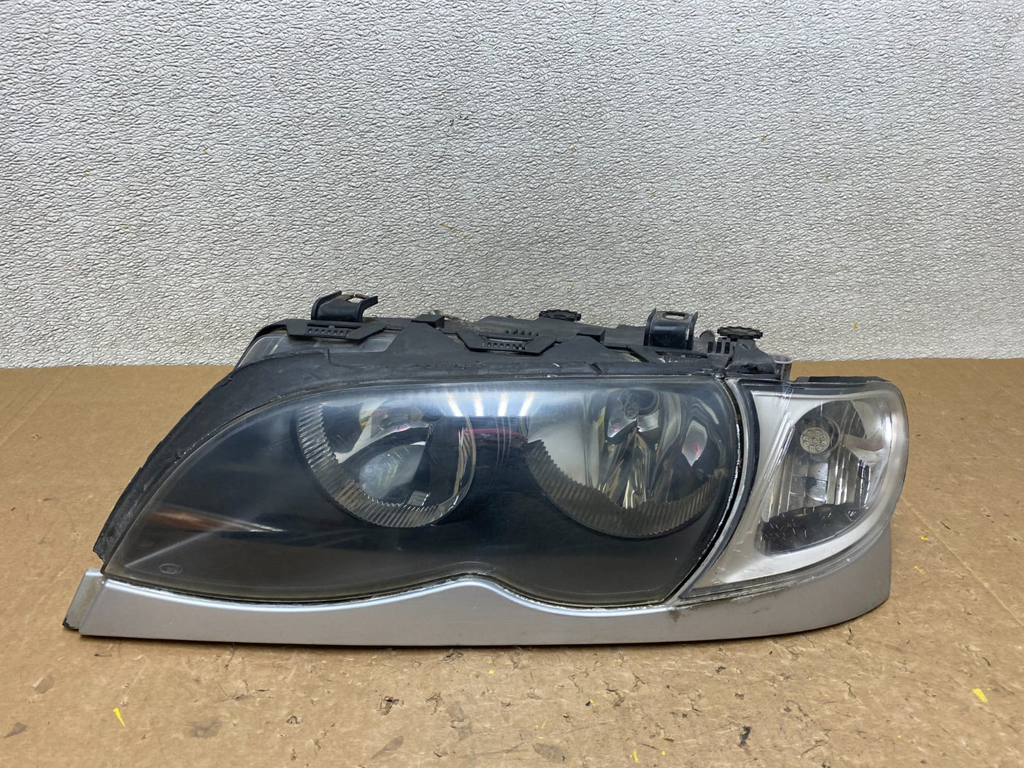 2002 to 2005 BMW 3 E46 Sedan Left Driver LH Halogen OEM Headlight V6063 DW0