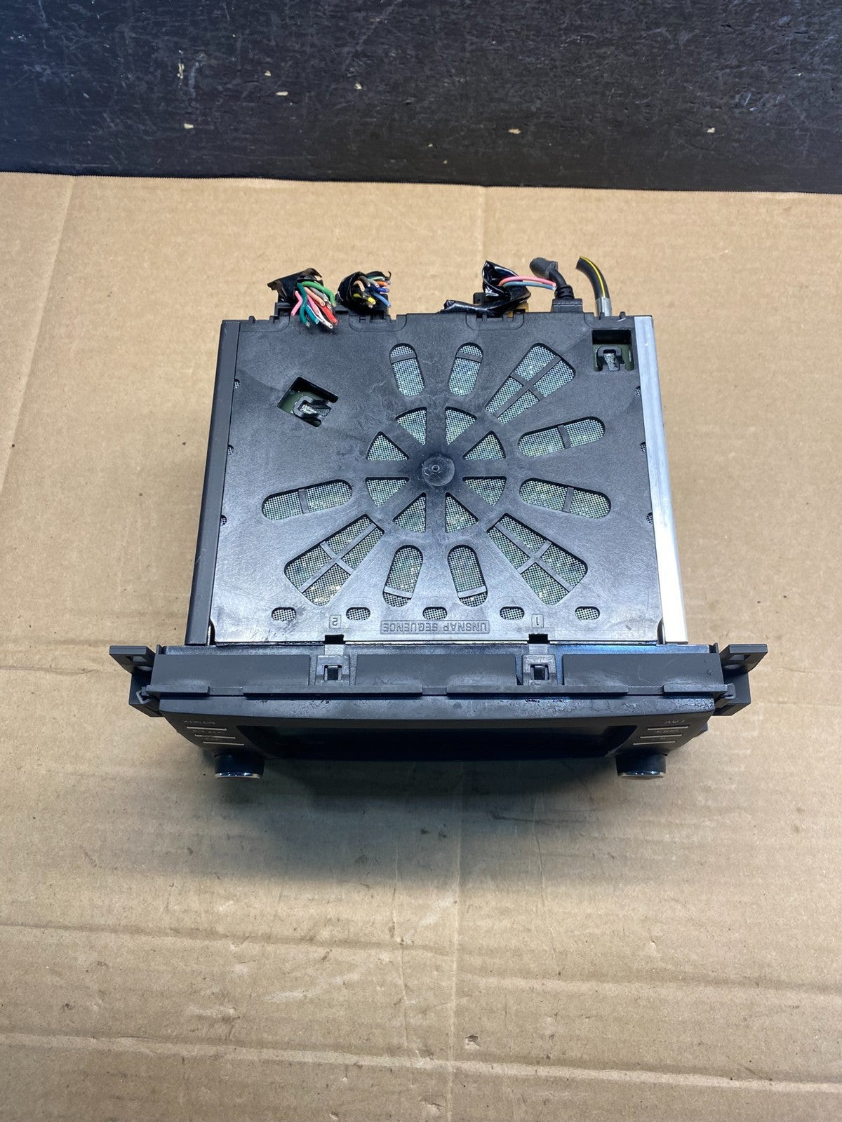 2015 2016 GMC Acadia Radio Display Screen AM/FM AUX AE8253 DG4