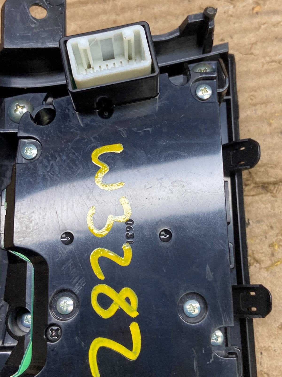 2009-2014 Nissan Murano AM FM Radio CD Control Panel W3282 DG7