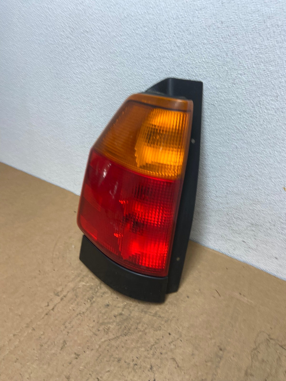 2002 to 2009 Gmc Envoy Left Driver Lh Side Tail Light AD0455 LK1