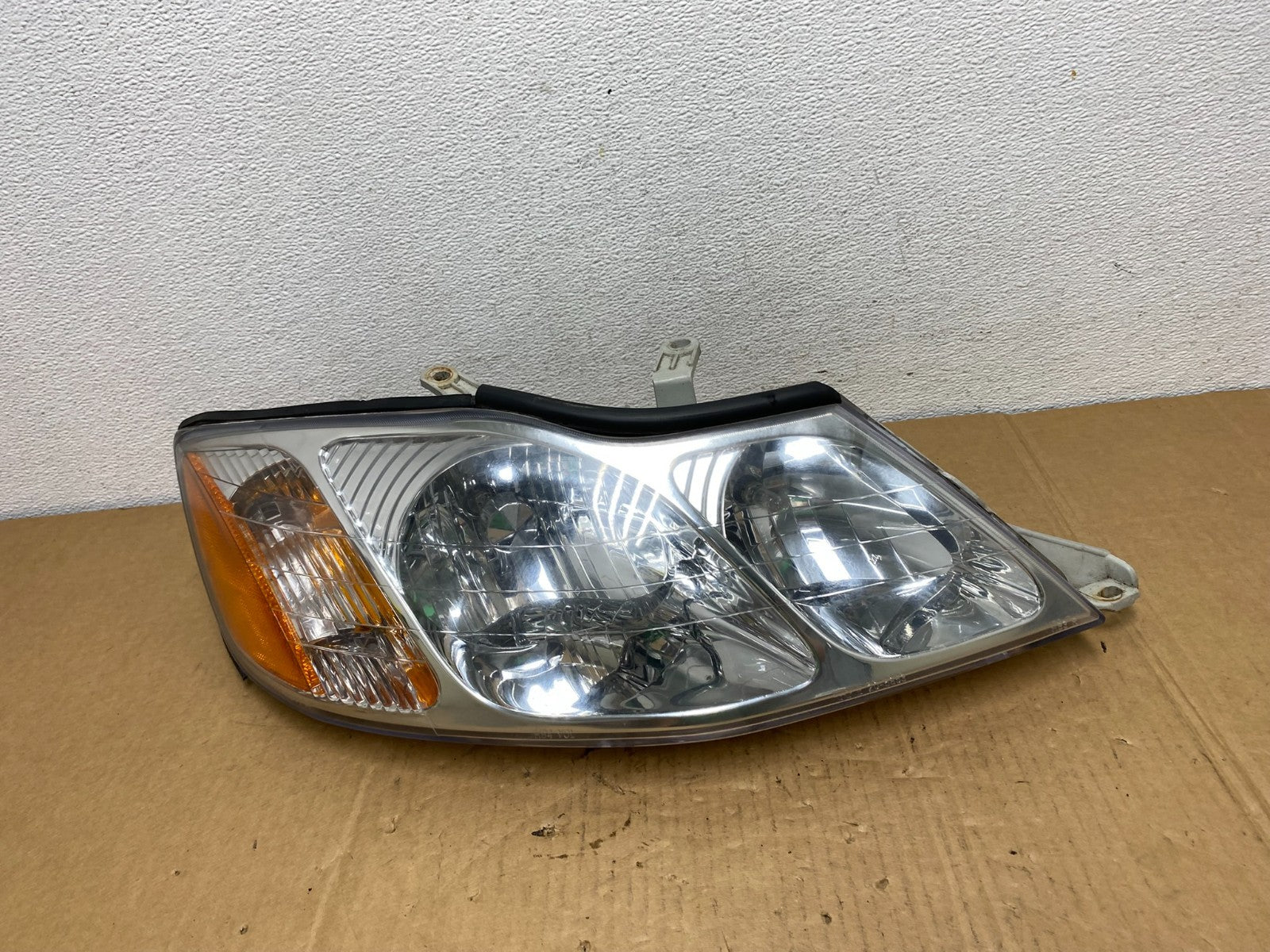 2000-2004 Toyota Avalon Halogen Headlight Right Passenger RH AC7603 DW0