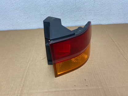 2002 2003 2004 Honda Odyssey Right Passenger Side Tail Light AC7457 LK2