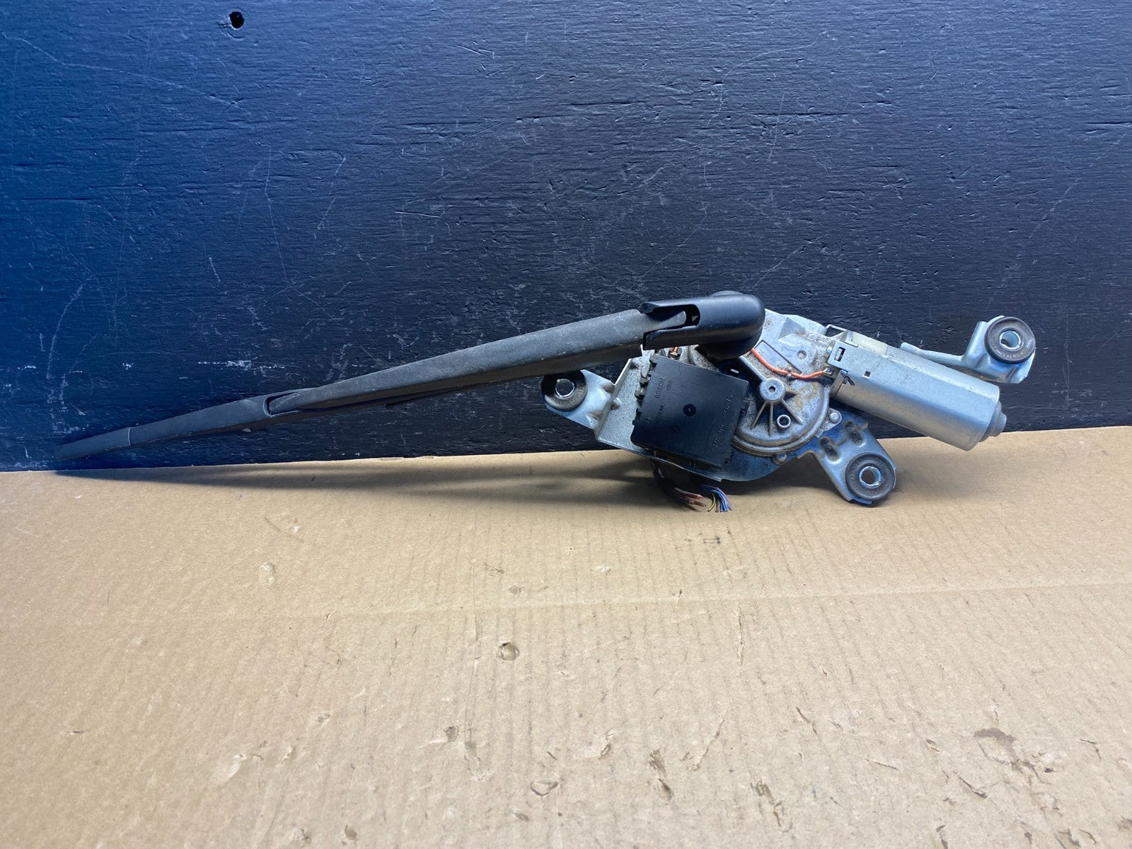 2004 to 2010 BMW X3 E83 Rear Windshield Wiper Motor OEM ac2653 DG0