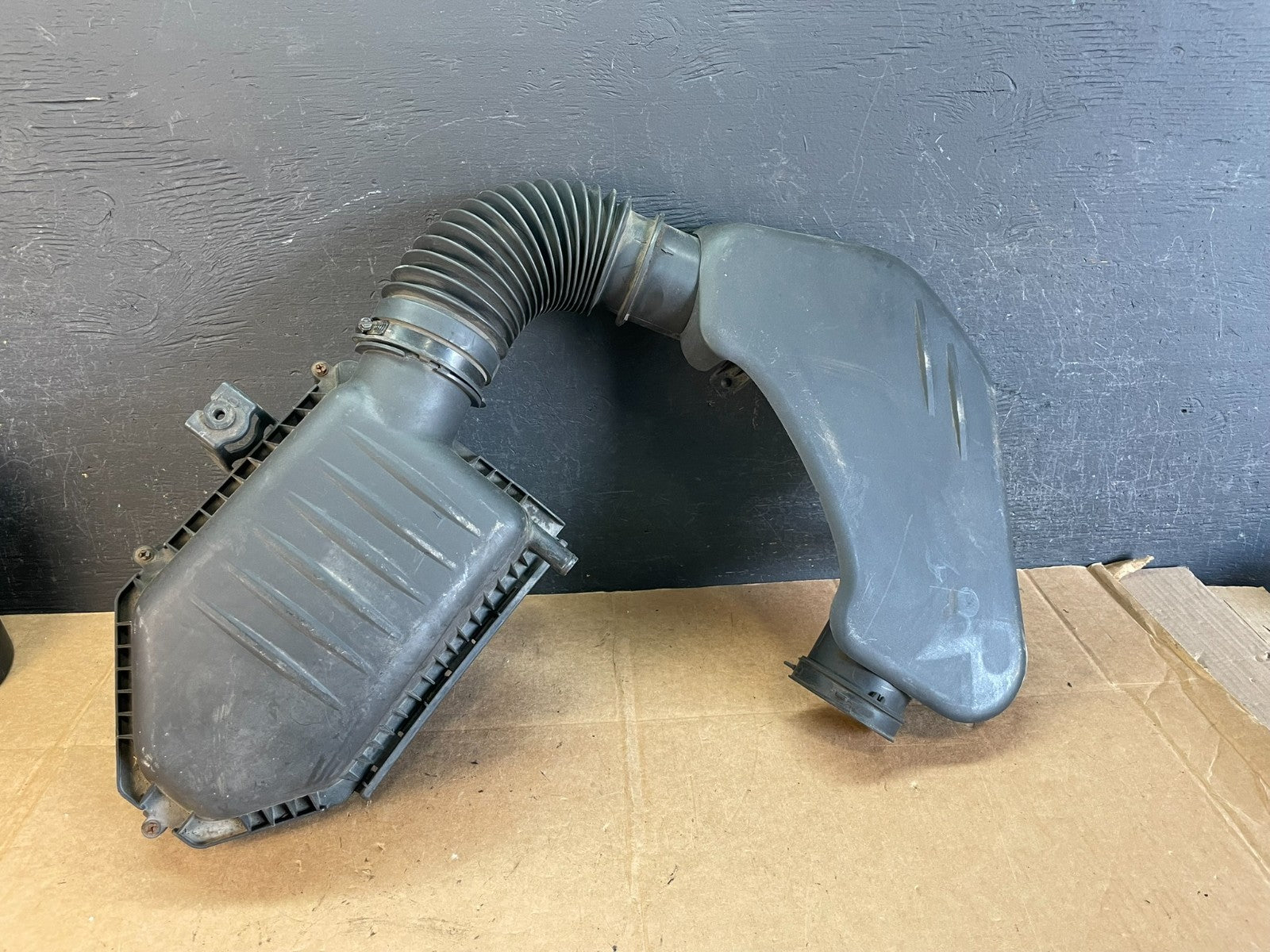 2011 to 2018 Chrysler 300 3.6L Air Intake Duct Tube Cleaner AE1013 DG0