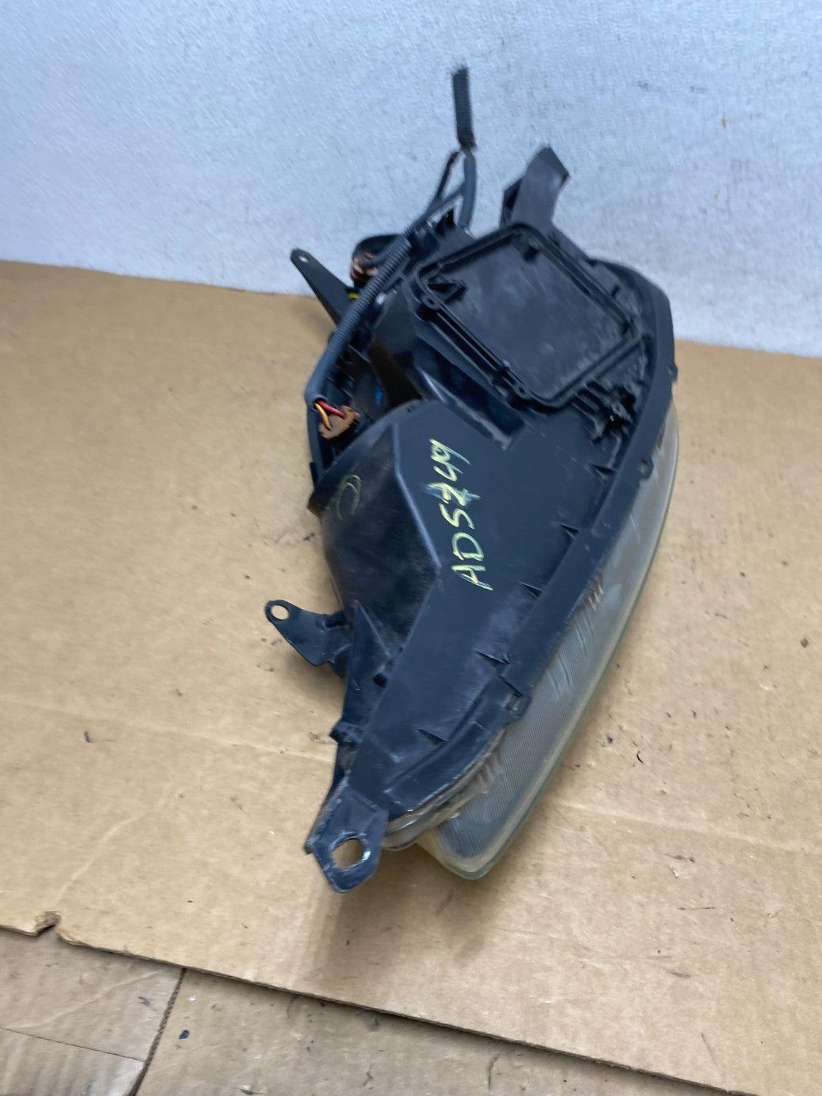 2004-2005 Toyota Sienna Right Passenger Halogen Headlight AD5249 DW8