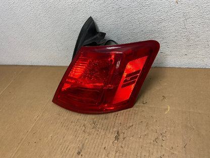 2014 to 2018 Ford Taurus Interceptor Right Passenger RH Tail Light AD1051 LK1