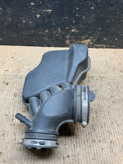 2020 to 2022 Ford Explorer OEM Air Right Intake Cleaner Inlet OEM T9792 DG3
