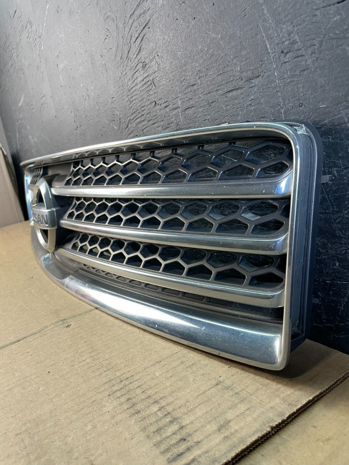2009 to 2011 Nissan Maxima Front Upper Grill Grille 62070-9N00A AD0244 DG1