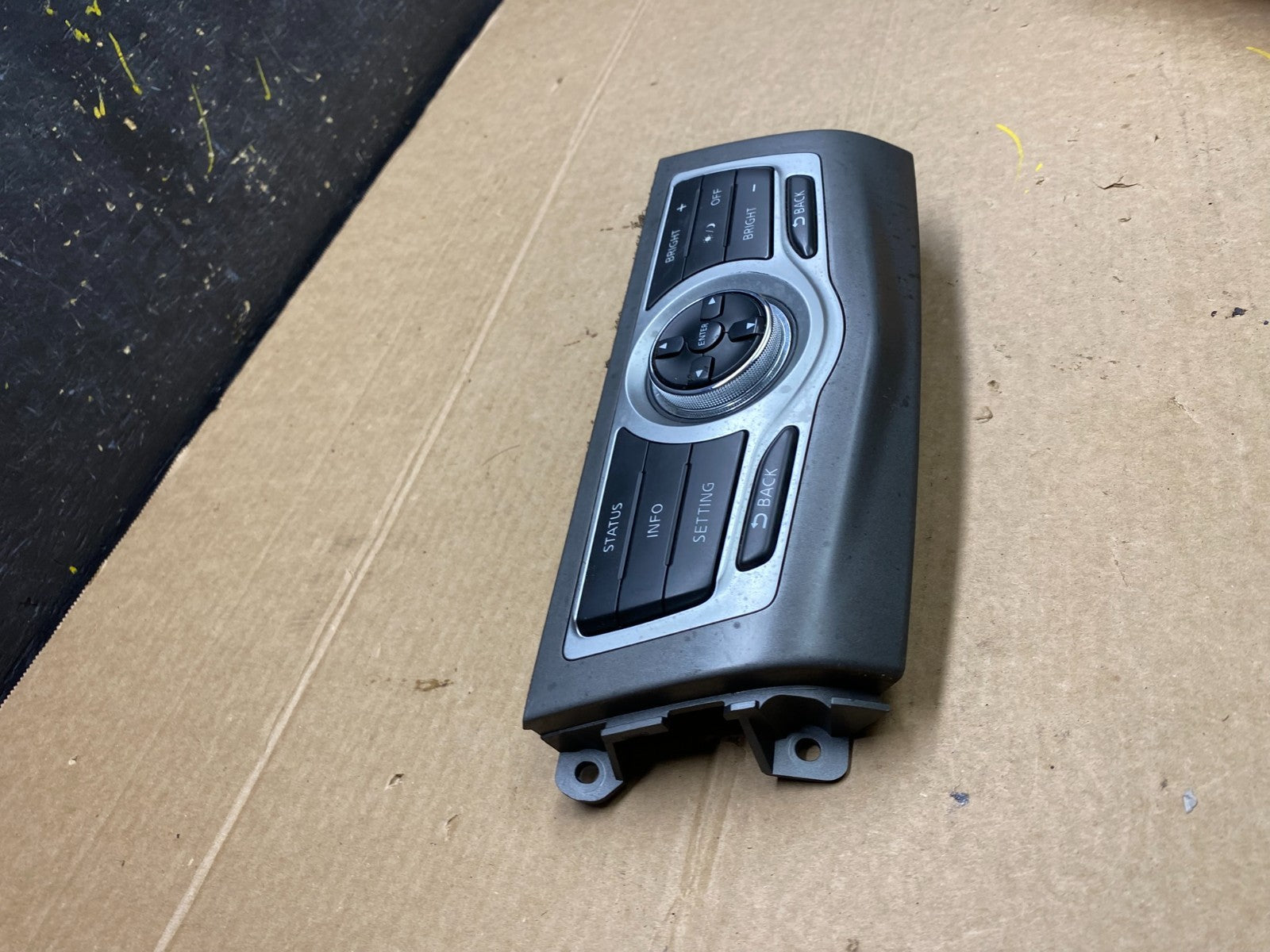 2009-2014 Nissan Murano AM FM Radio CD Control Panel W6476 DG3