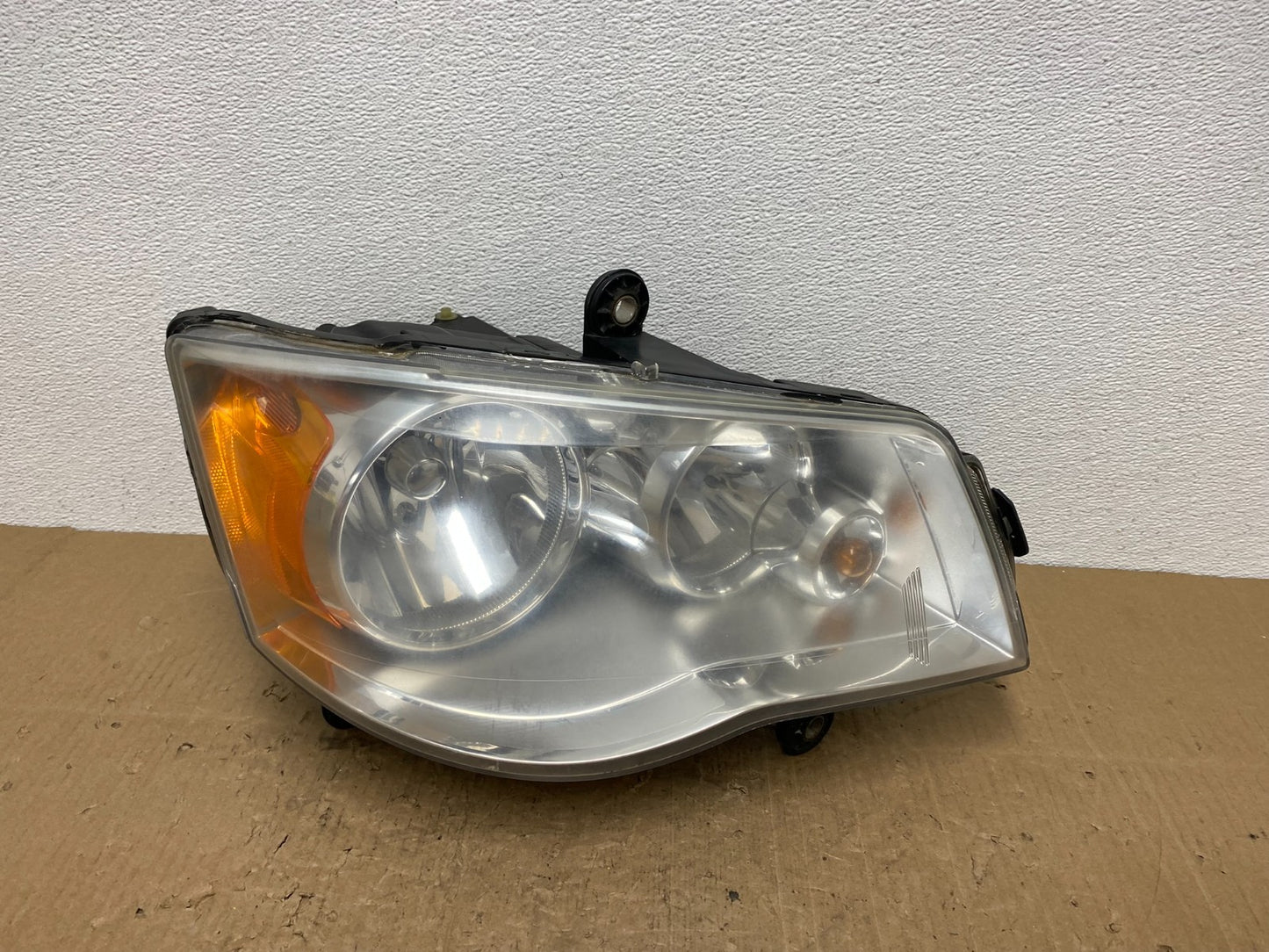 2011 to 2016 Chrysler Town and Country Right Passenger Headlight AC0120 DW0