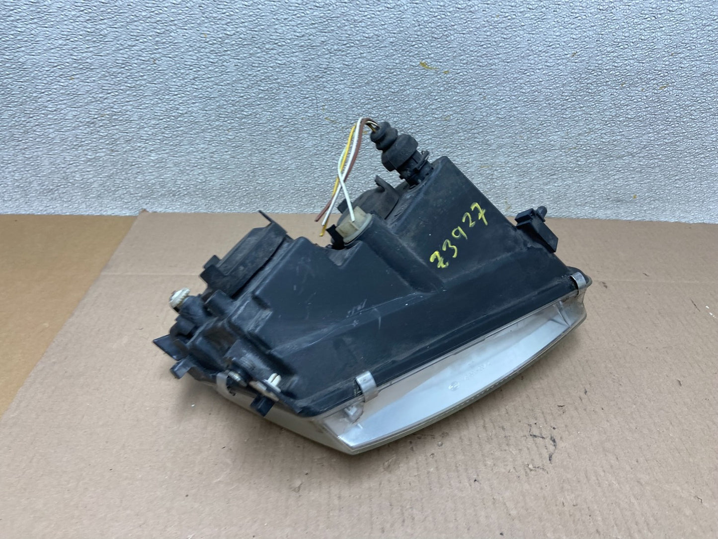 1998 to 2001 Volkswagen Passat Left Driver LH Side Headlight OEM Z3927 DW6