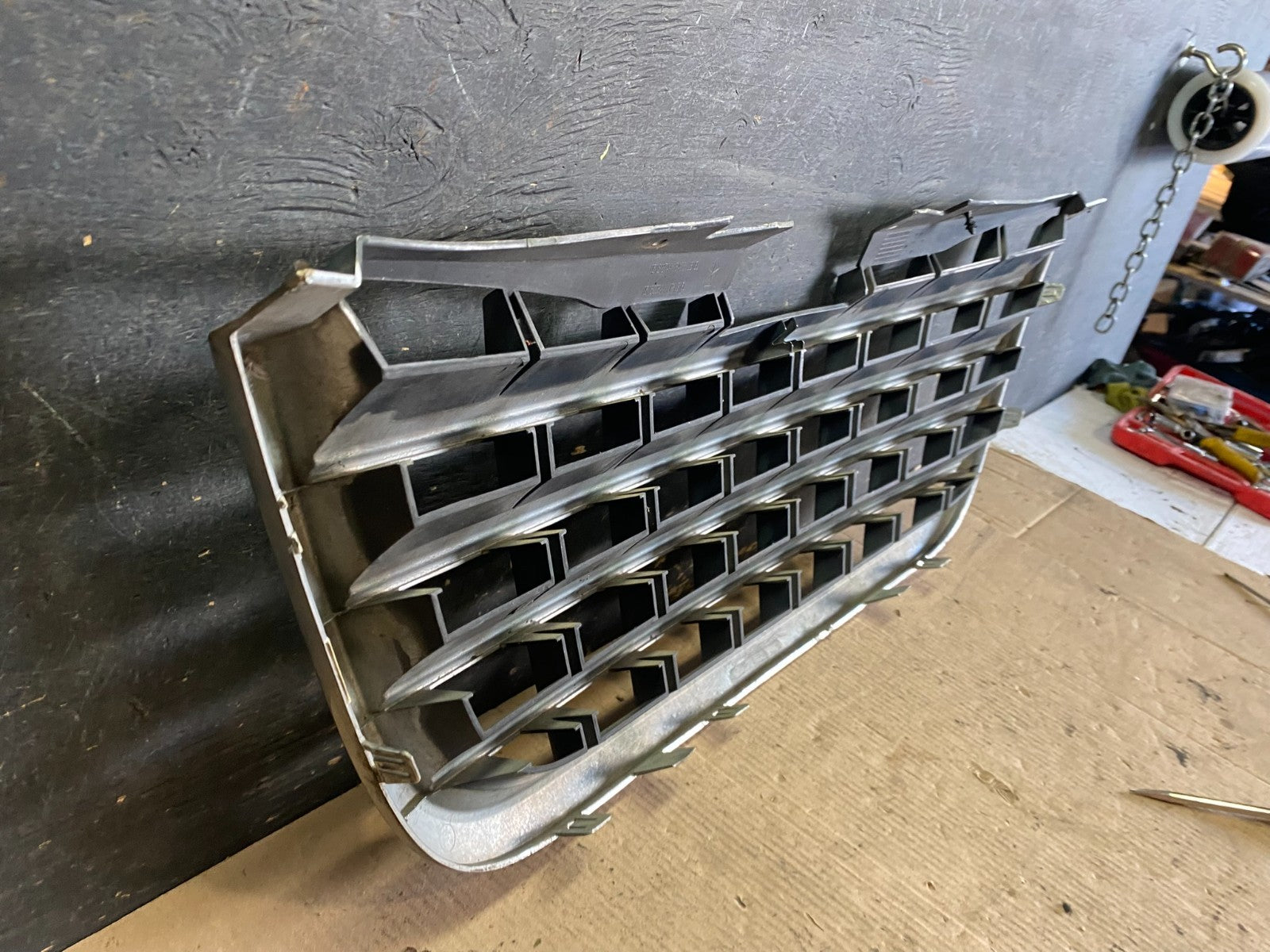 2008 to 2010 Chrysler Town & Country Front Upper Grill Grille Oem T0104 DG8