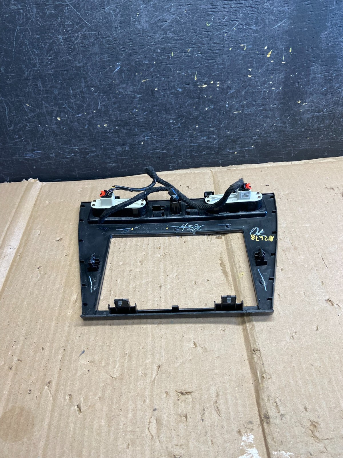 2006 to 2009 Ford Fusion Center Dash Radio Bezel Trim ai2678 DG3