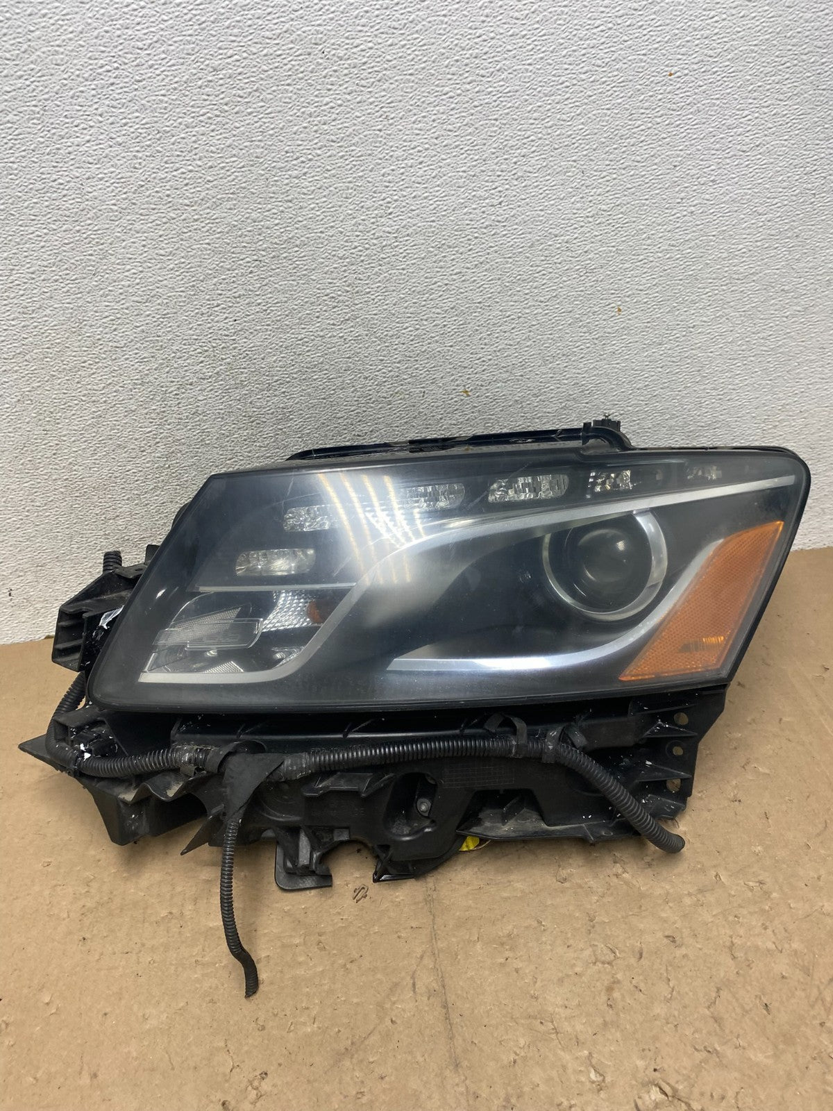 2009-2012 Audi Q5 Left Driver LH Side Xenon HID Headlight AG5389 DW0