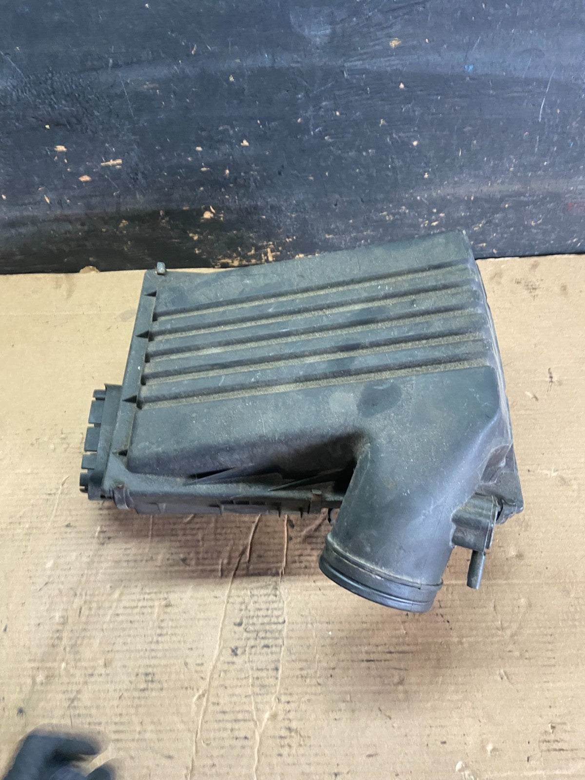 2007 to 2010 BMW X5 Air Intake Cleaner Filter Housing Box OEM R2086 DG2