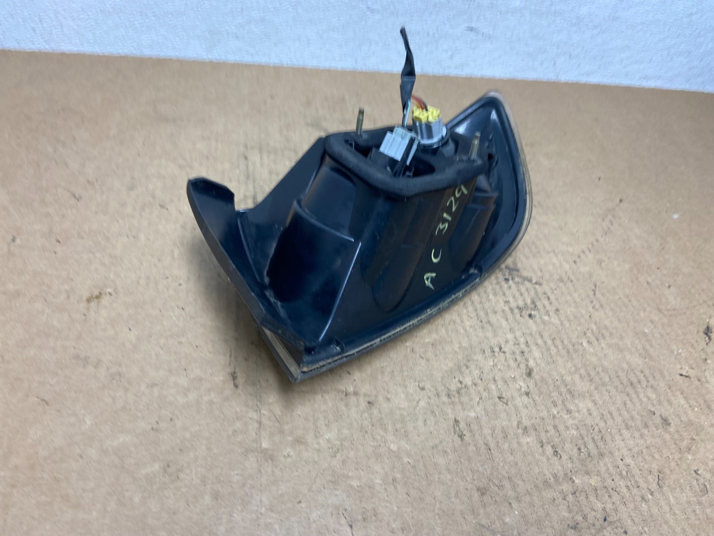 2004 2005 Mazda 3 Left Driver LH Side Tail Light OEM AC3129 DW4