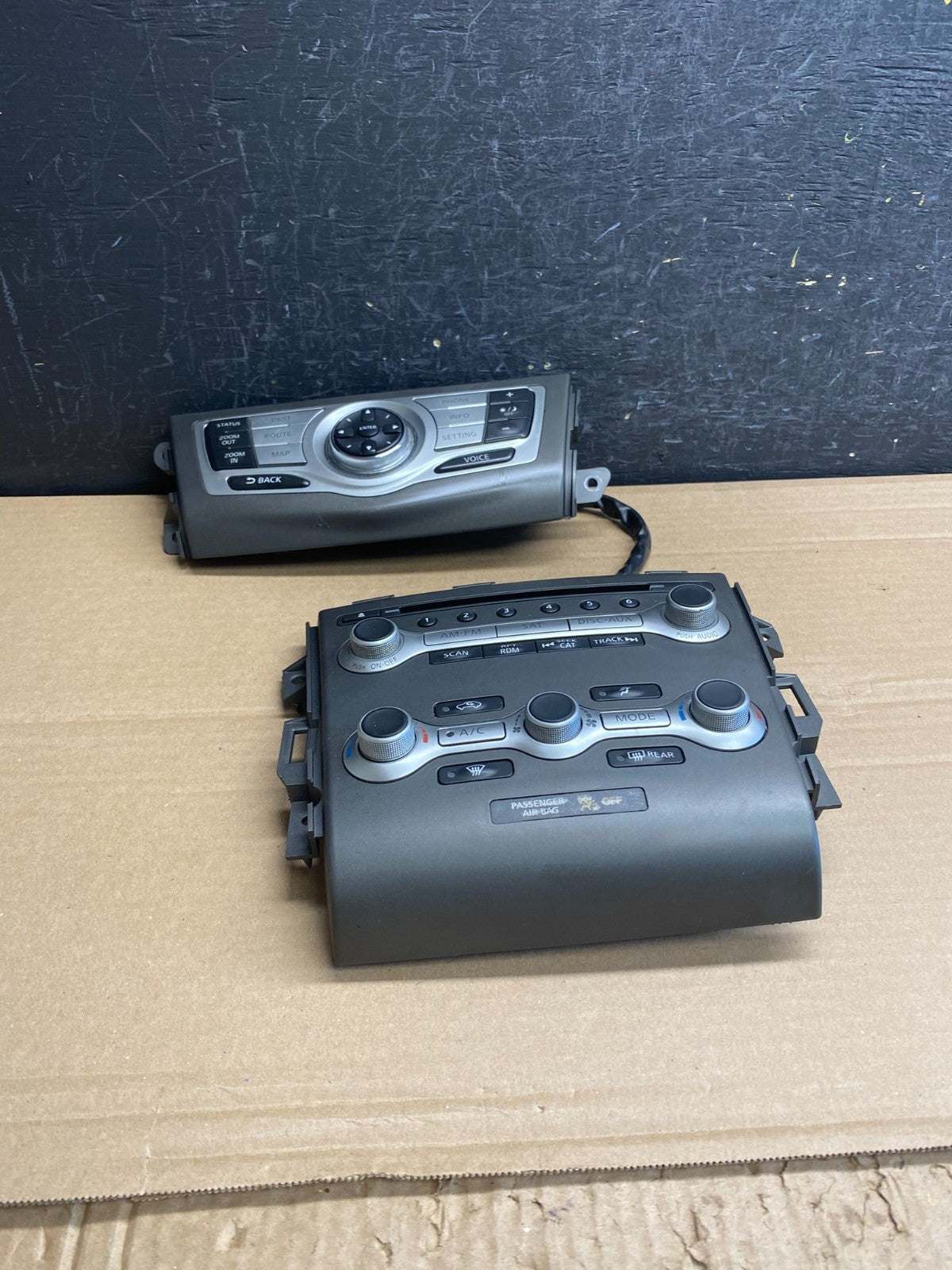 2009 - 2010 Nissan Murano AM FM Radio CD Climate Control Panel AF6539 DG0