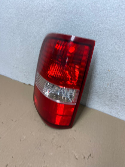 2004 to 2008 Ford F150 F-150 Left Driver LH Side Tail Light AG5866 LK1
