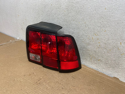 1999-2004 Ford Mustang Right Passenger Rh Side Tail Light AH8979 LK2