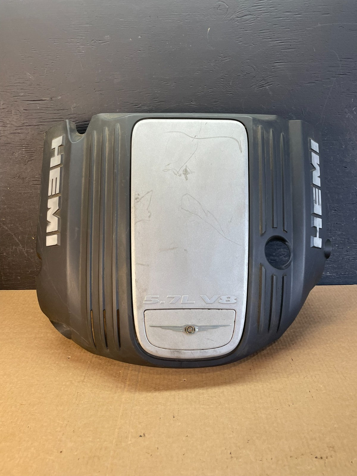 2005 to 2010 Chrysler 300 5.7L V8 Hemi Engine Motor Cover AF3640 DW0