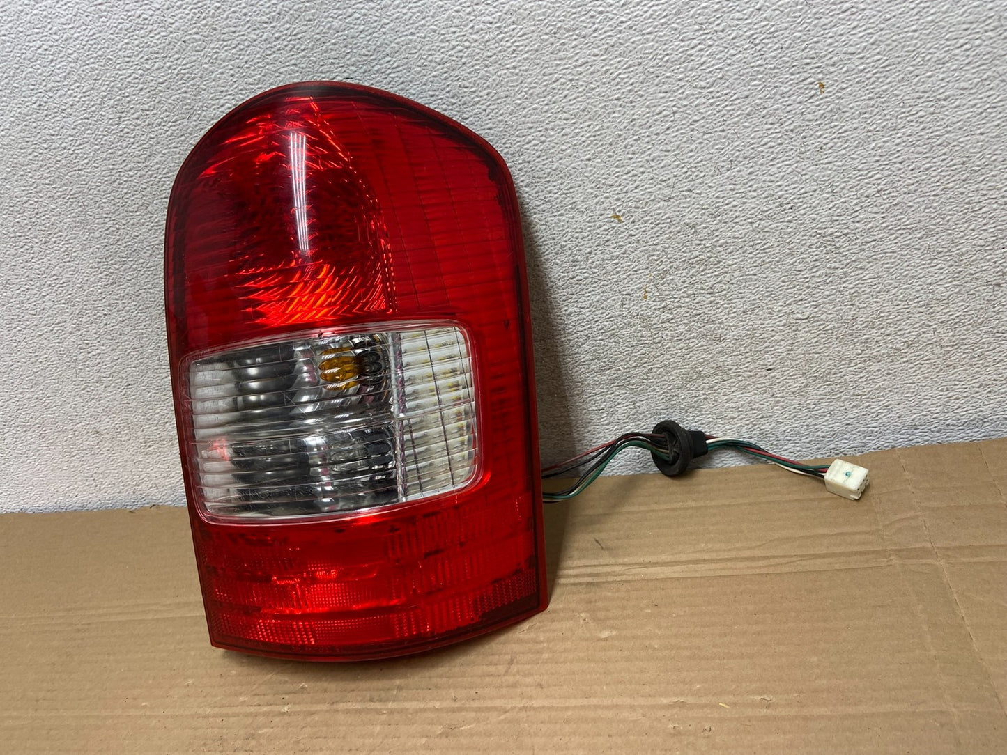 2000 2001 Mazda Mpv Right Passenger RH Side Tail Light AG8910 DW2