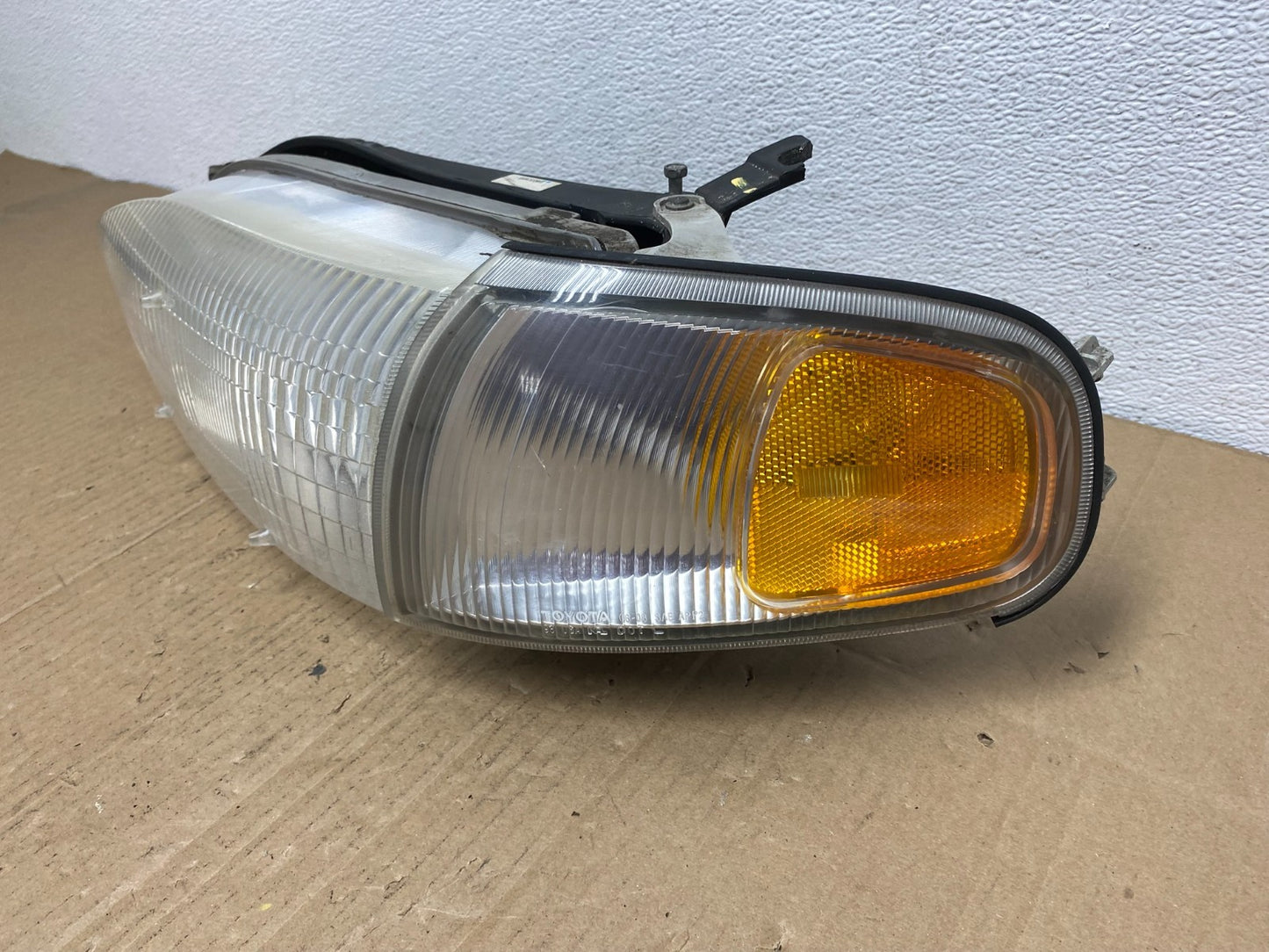 1995 to 1996 Toyota Camry Left LH Side Headlight OEM AB8177 DW1
