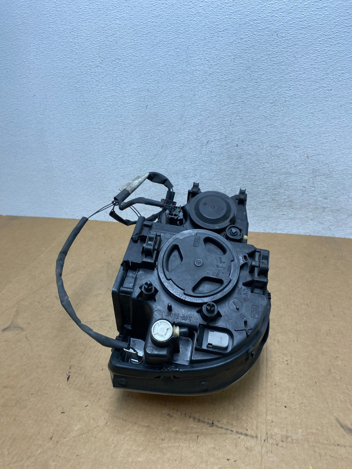 2003 to 2006 Volvo XC90 Right Passenger Rh Side Headlight Halogen AE3251 DW7