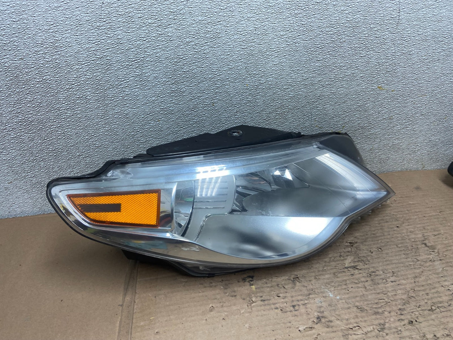 2009 to 2012 Volkswagen CC Right Passenger RH Headlight Halogen Oem AA9581 DW2