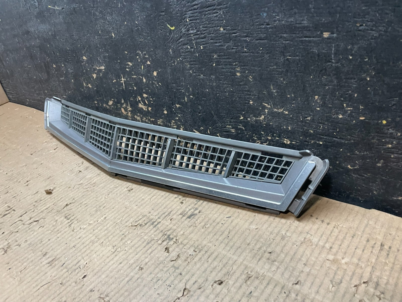 2008 to 2011 Cadillac Cts Front Lower Grill Grille OEM Y6565 DG2
