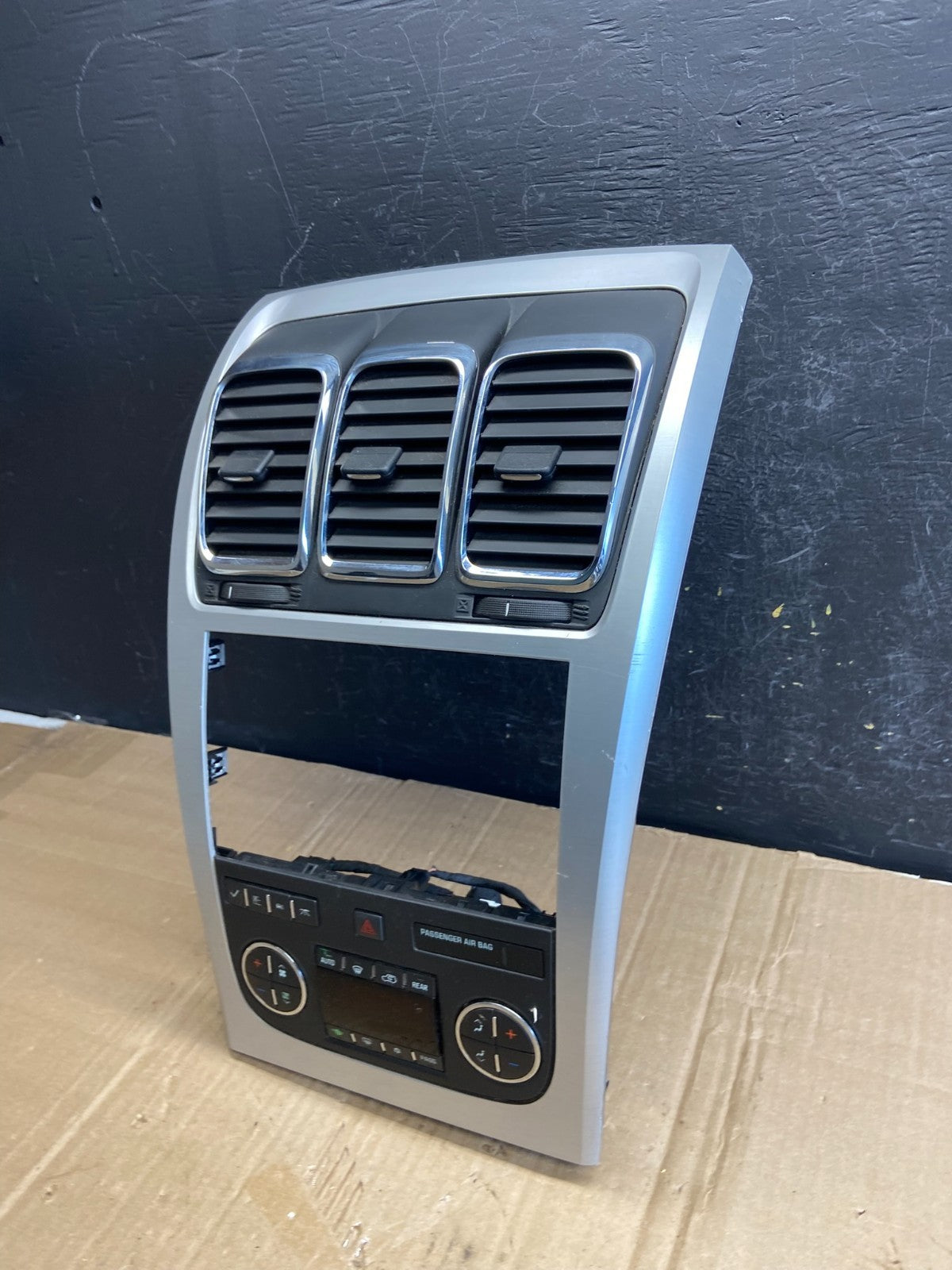2007 - 2012 GMC Acadia A/C Heater Climate Control Radio Panel Bezel OE AD7208 DG1