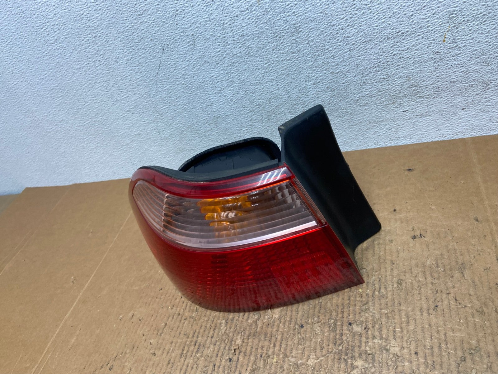 1998 to 2000 Honda Accord Sedan Tail light Left Driver LH Side AE2669 LK1
