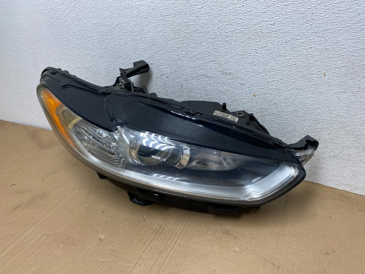 2013 to 2016 Ford Fusion Right Passenger Rh Side Headlight AE9085 DW1