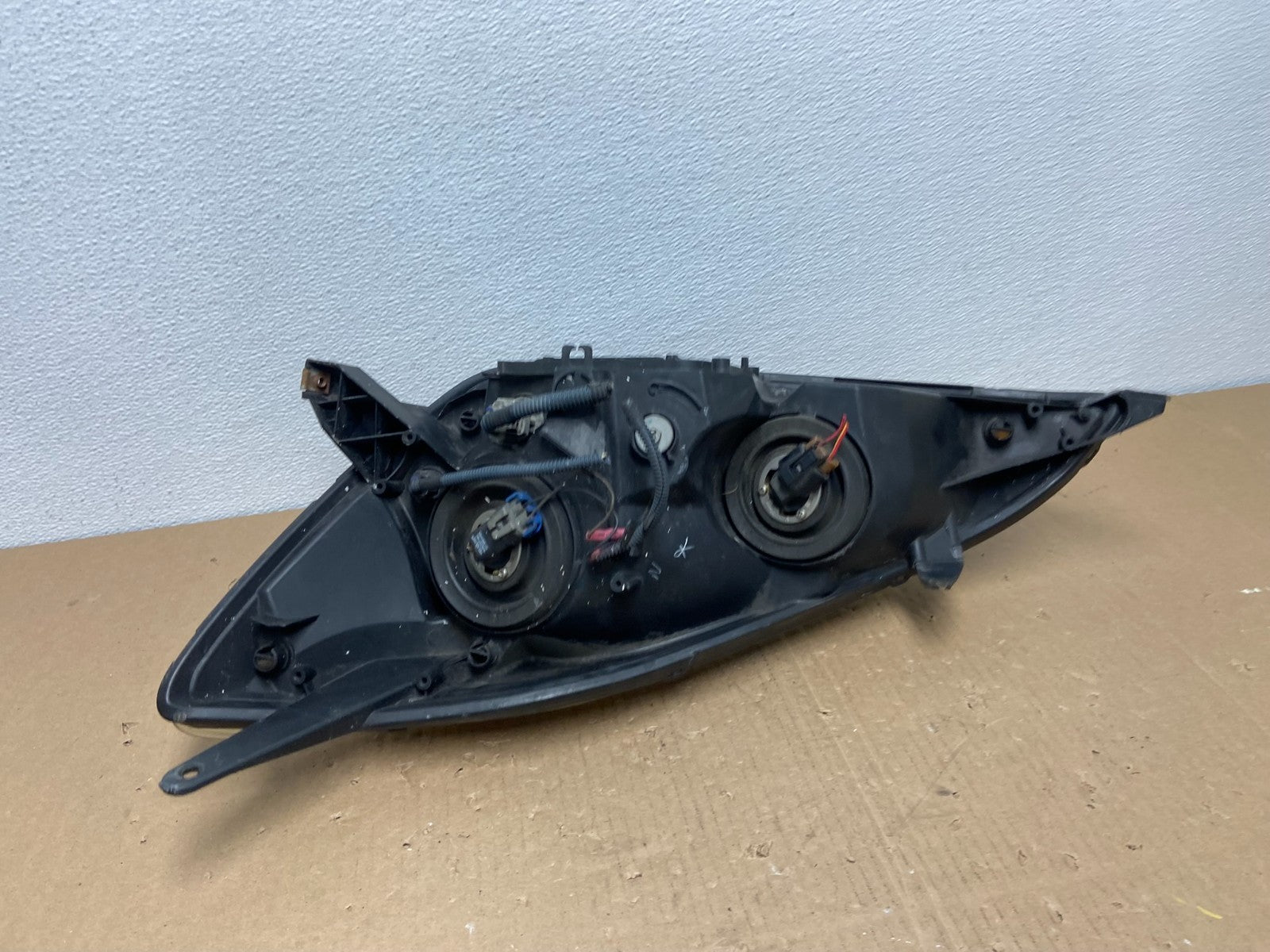 2004-2005 Toyota Sienna Right Passenger Halogen Headlight AB6538 DW4